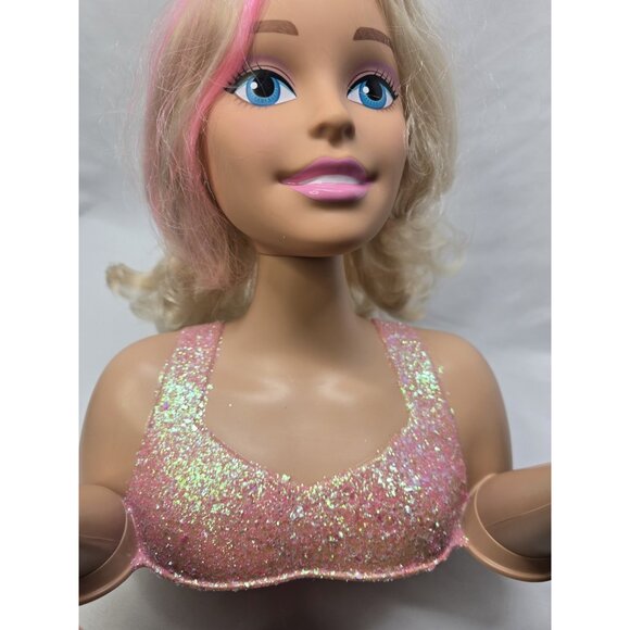 Just Play "Barbie" Styling Head Nails With Movable Hands 2016  Fashion Bust - Picture 4 of 16